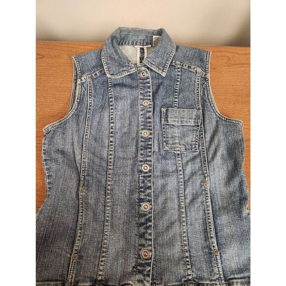 Chicos Platinum blue denim Vest,size 1 M/8 front snaps,side pockets - Picture 1 of 6